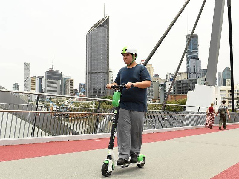 Experts say Australia needs consistent laws governing electric scooters in order to improve safety. (Albert Perez/AAP PHOTOS)
